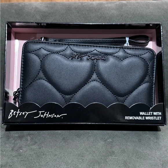 Betsey Johnson Quilted Black Heart Wallet - Picture 3 of 6